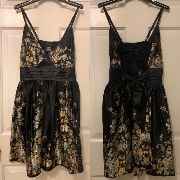 Kitty floral dress - Picture 7 of 16